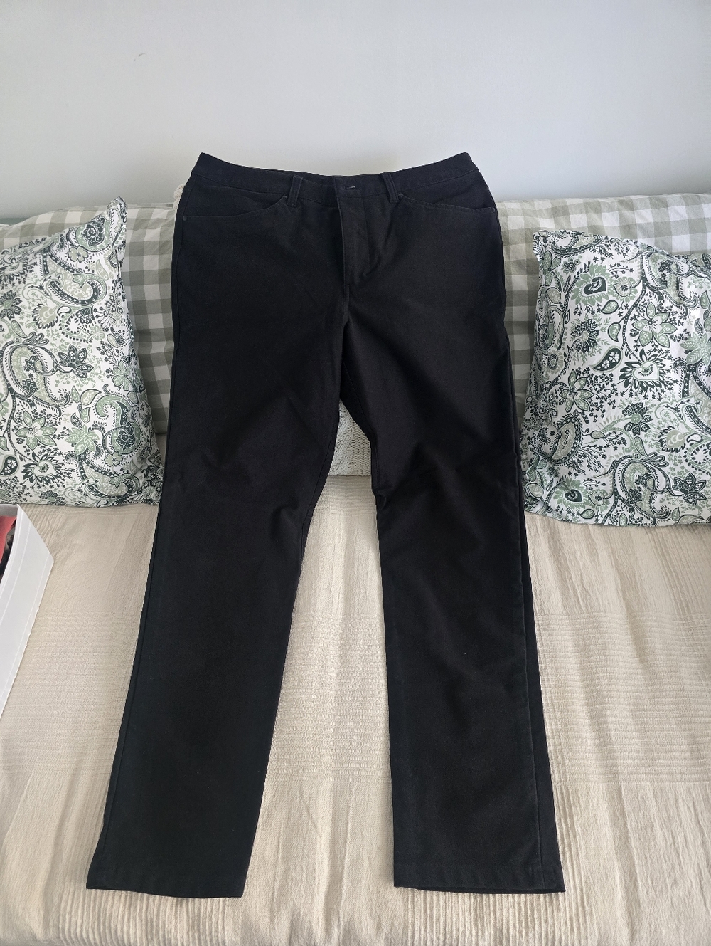 Lululemon men's black ABC pants